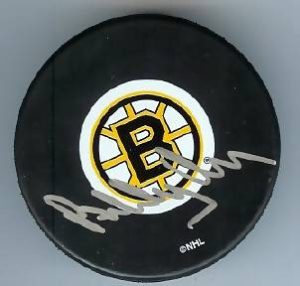 Bobby Orr autographed hockey puck- Bruins Puck