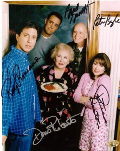 EVERYBODY LOVES RAYMOND autographed cast photo signed by ALL 5!