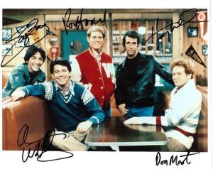 HAPPY DAYS autographed cast photo signed by ALL 5