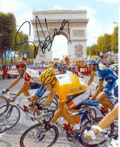 LANCE ARMSTRONG autograph-*** great color 8"X10" photo!