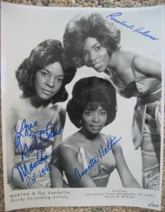 MARTHA & THE VANDELLAS full GROUP autographed B/W 10X12