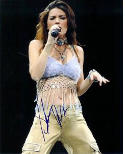 SHANIA TWAIN autograph- great signed photo!